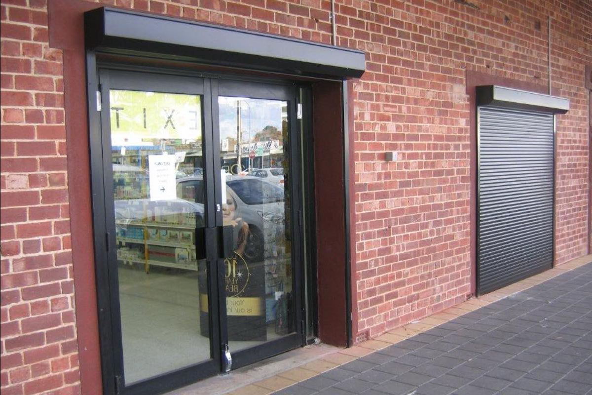 Рольставни на витрину из пенозаполненного роллетного профиля RH58N 9 Рольставни на витрину из пенозаполненного роллетного профиля RH58N 9