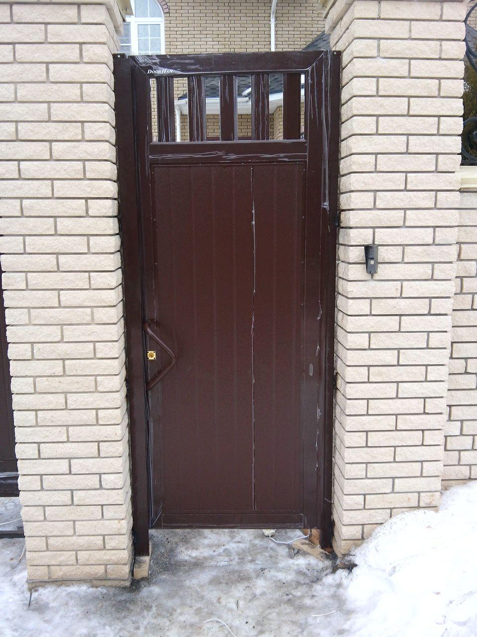 Калитка в алюминиевой раме с заполнением сендвич-панелями PSD-A 5 Калитка в алюминиевой раме с заполнением сендвич-панелями PSD-A 5