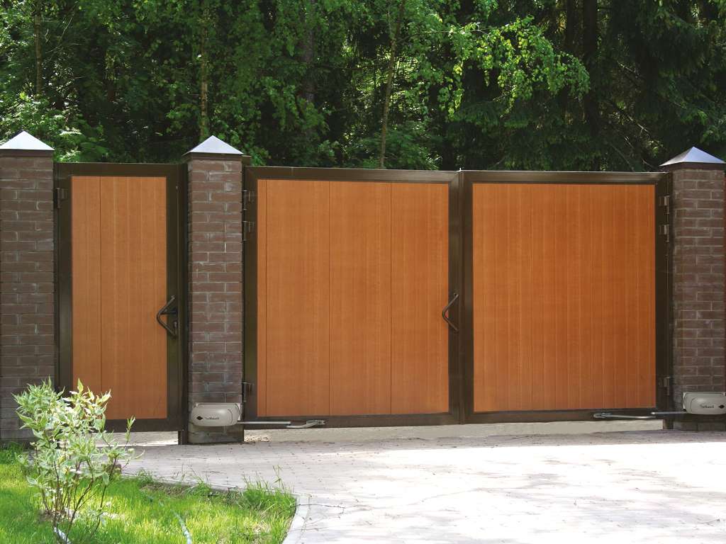 Калитка в алюминиевой раме с заполнением сендвич-панелями PSD-A 8 Калитка в алюминиевой раме с заполнением сендвич-панелями PSD-A 8