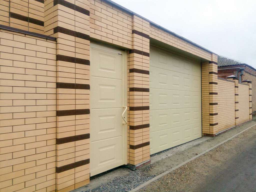 Калитка в алюминиевой раме с заполнением сендвич-панелями PSD-A 9 Калитка в алюминиевой раме с заполнением сендвич-панелями PSD-A 9